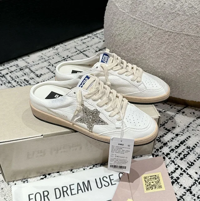 Golden Goose Sneakers Super-Star distressed star product detail image 1