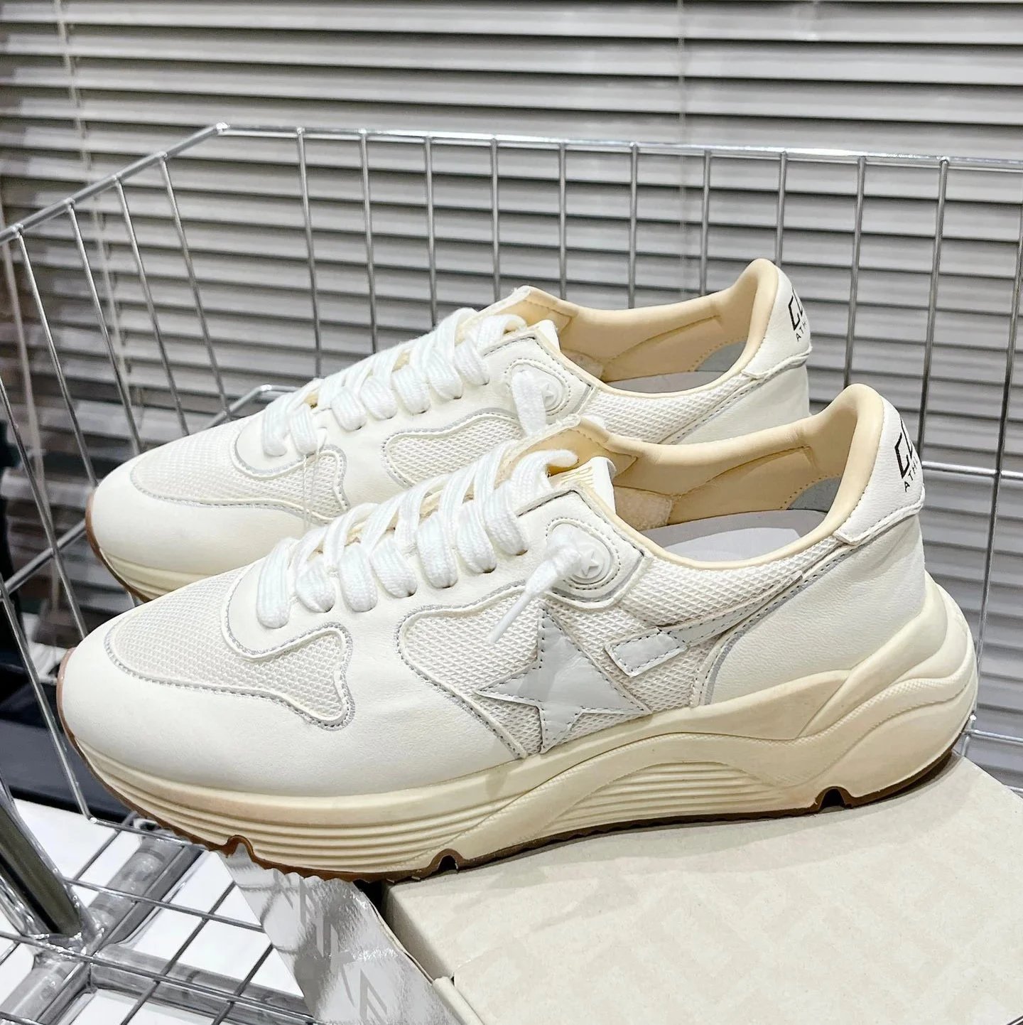 Golden Goose Sneakers Super-Star distressed star — Style 17