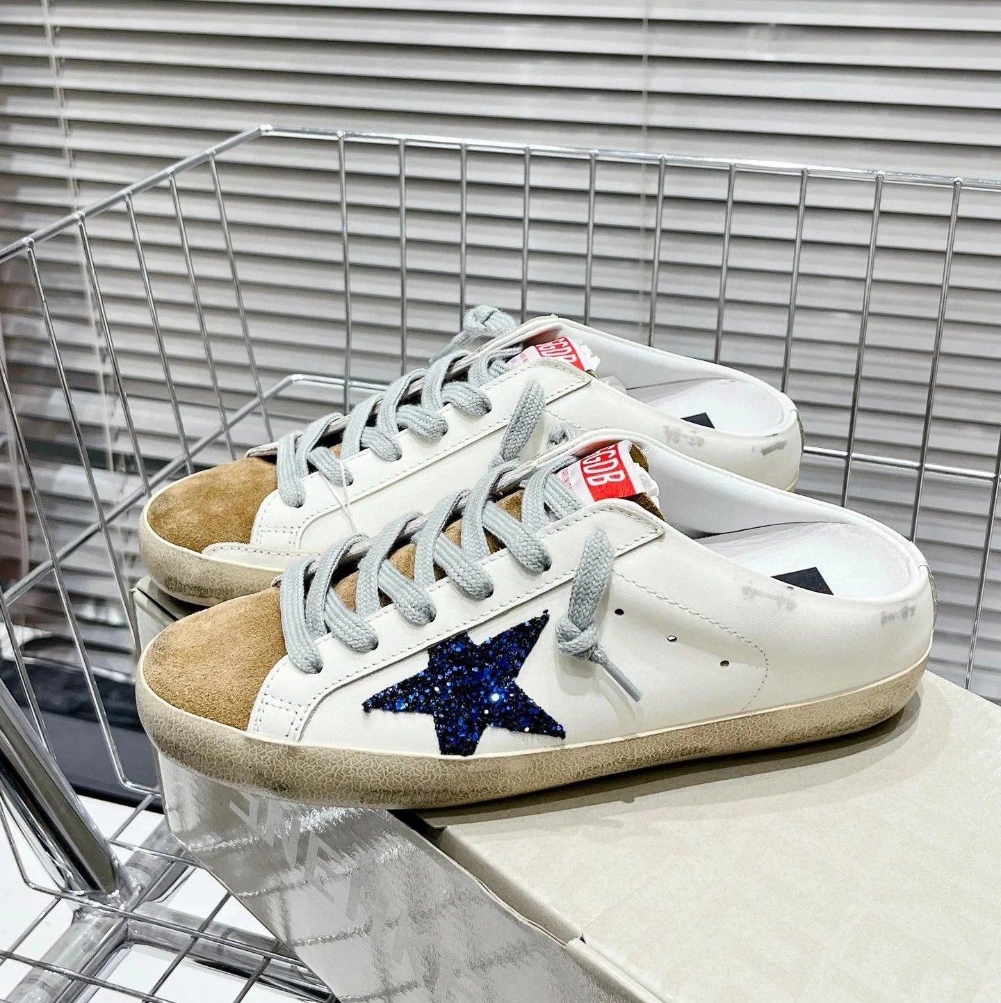 Golden Goose Sneakers Super-Star distressed star — Style 20