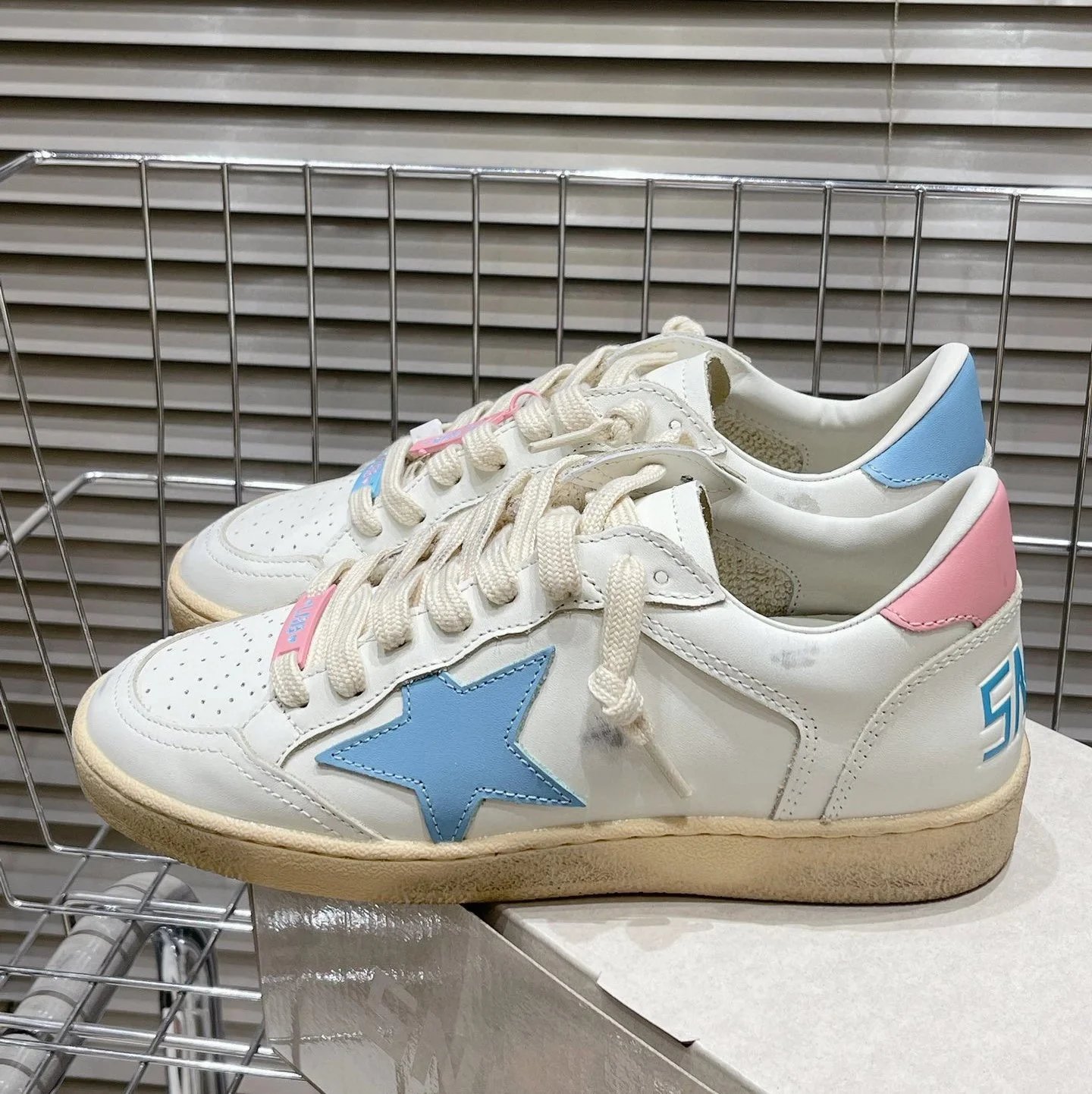 Golden Goose Sneakers Super-Star distressed star — Style 1