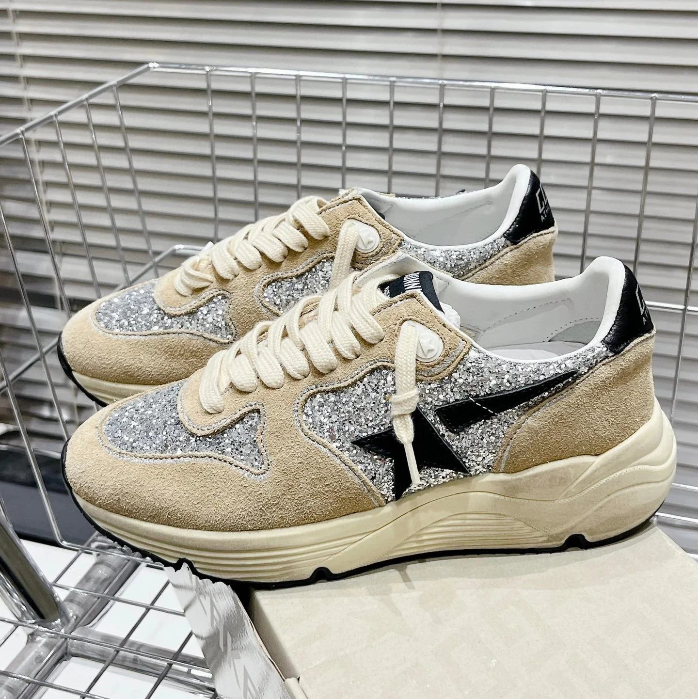Golden Goose Sneakers Super-Star distressed star — Style 18