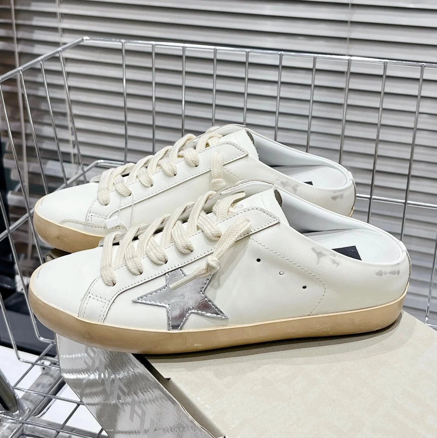 Golden Goose Sneakers Super-Star distressed star — Style 21