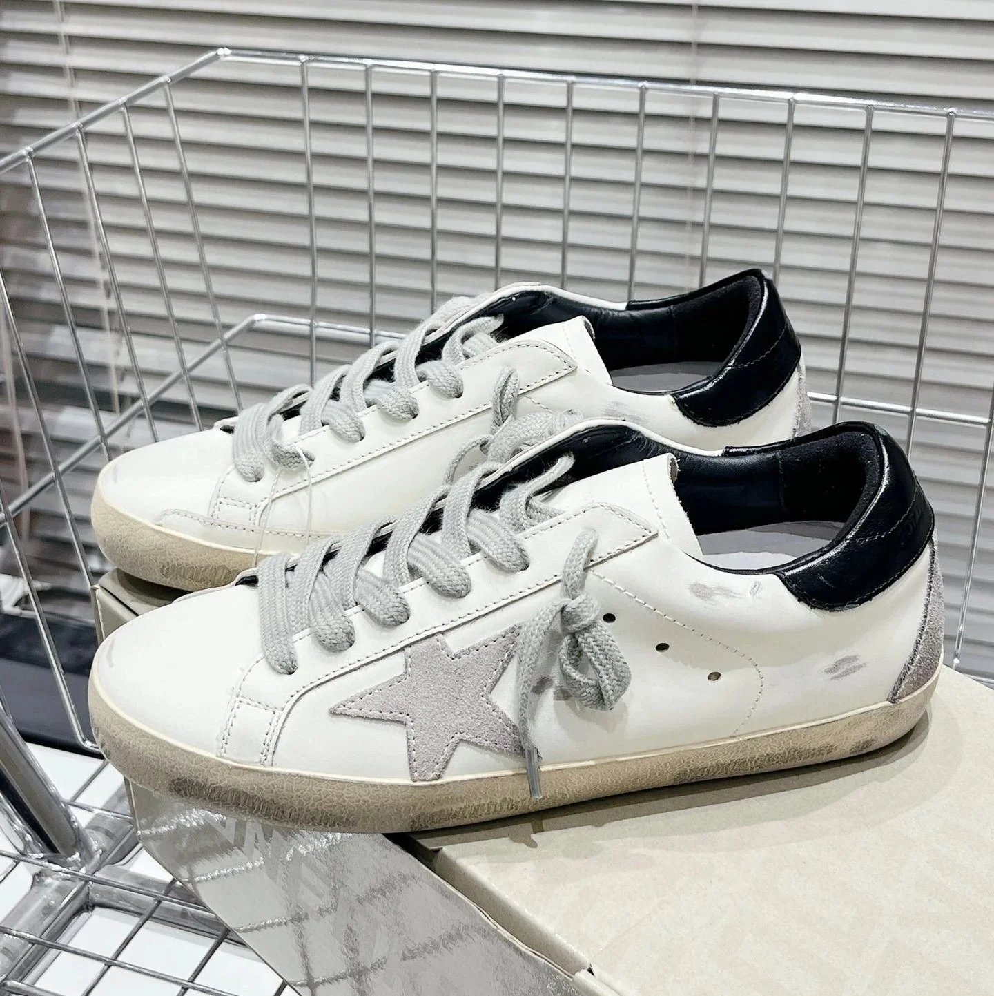 Golden Goose Sneakers Super-Star distressed star — Style 23