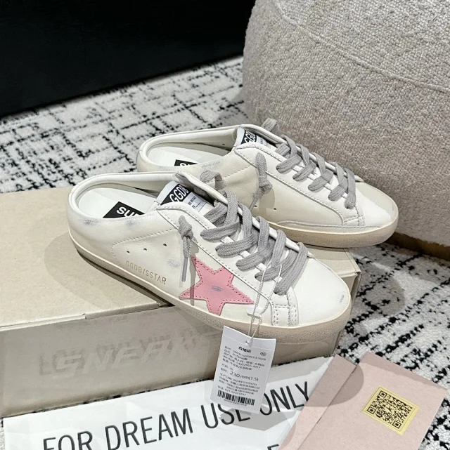 Golden Goose Sneakers Super-Star distressed star product detail image 2