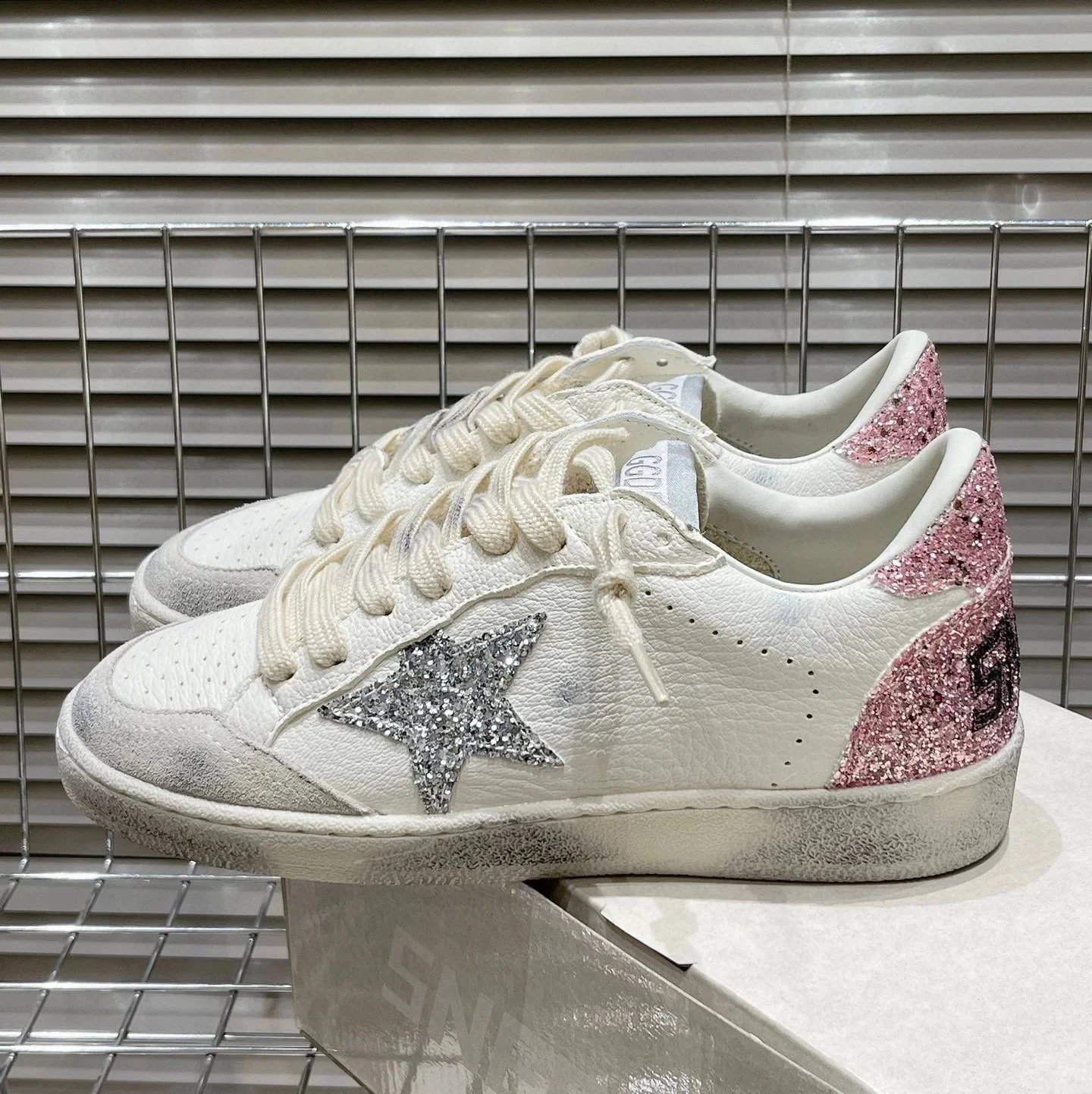 Golden Goose Sneakers Super-Star distressed star — Style 2 (Custom-made, no returns or exchanges)