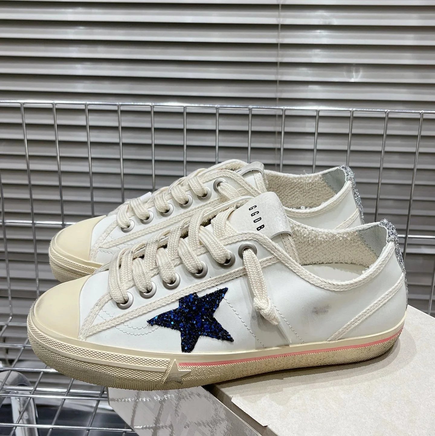 Golden Goose Sneakers Super-Star distressed star — Style 9