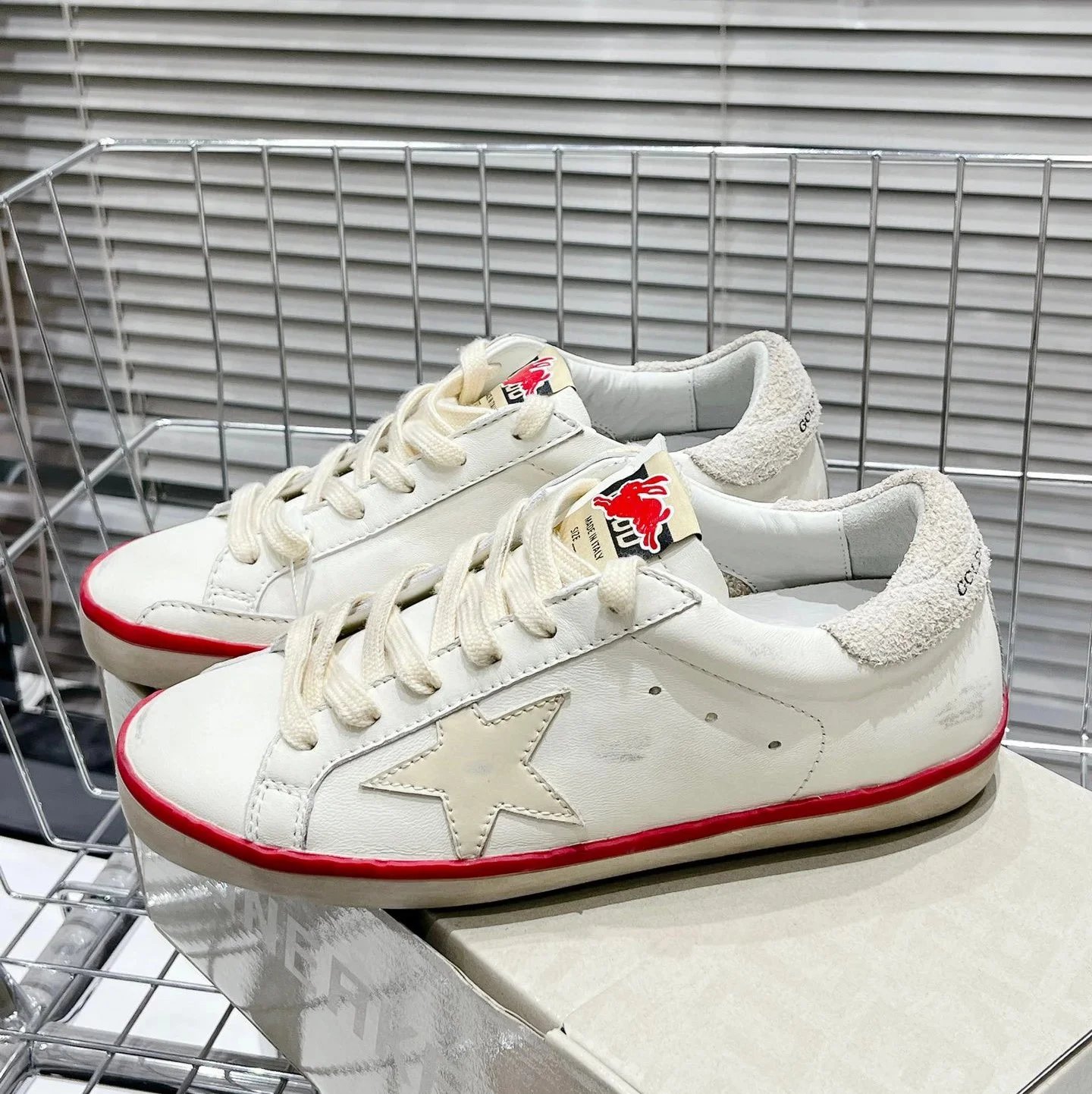 Golden Goose Sneakers Super-Star distressed star — Style 24