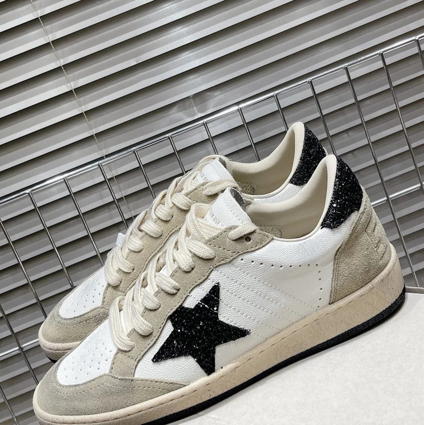 Golden Goose Sneakers Super-Star distressed star — Style 30