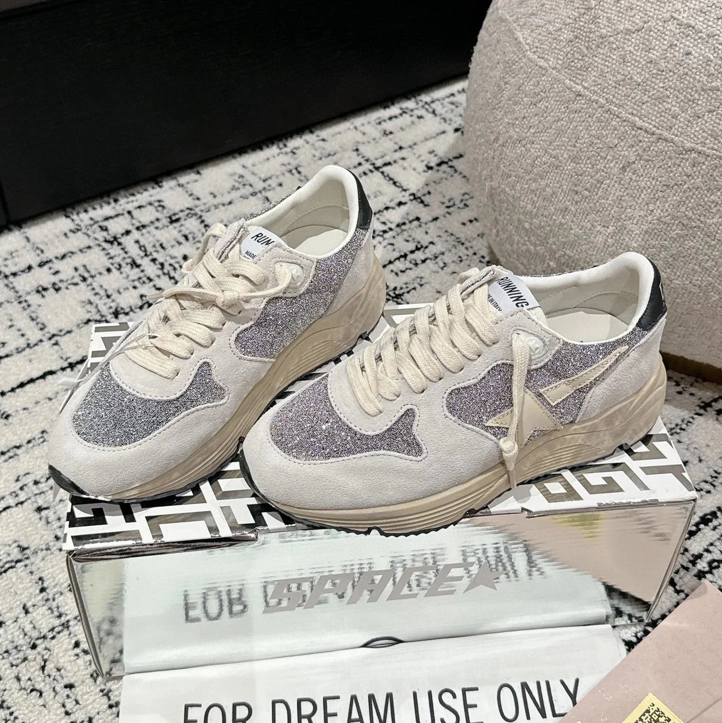 Golden Goose Sneakers Super-Star distressed star — Style 31 (Custom-made items are non-refundable and non-exchangeable)