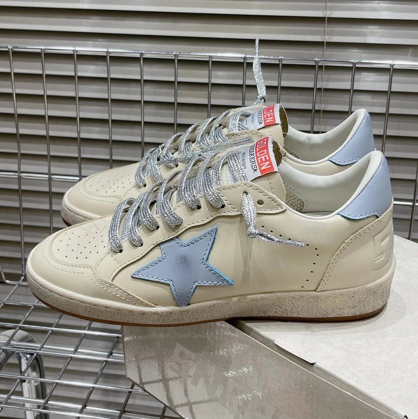 Golden Goose Sneakers Super-Star distressed star — Style 3