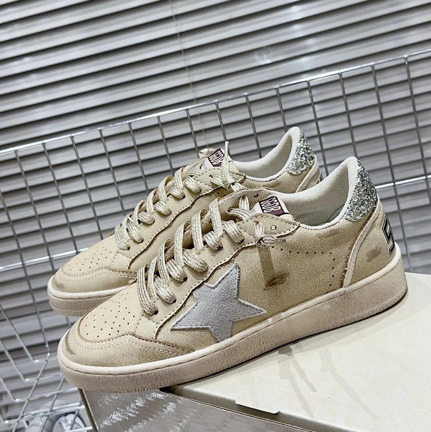 Golden Goose Sneakers Super-Star distressed star — Style 13