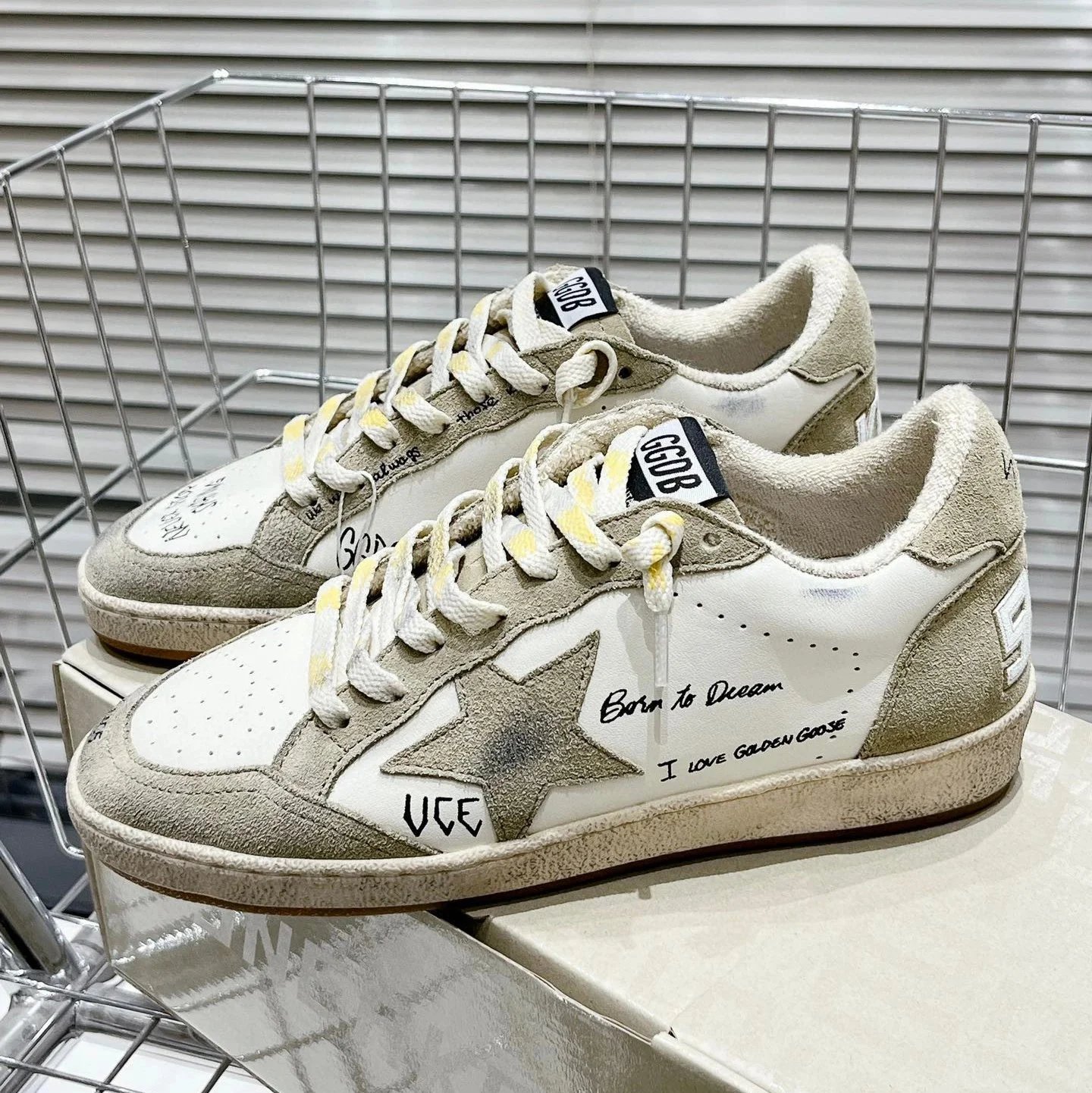 Golden Goose Sneakers Super-Star distressed star — Style 22