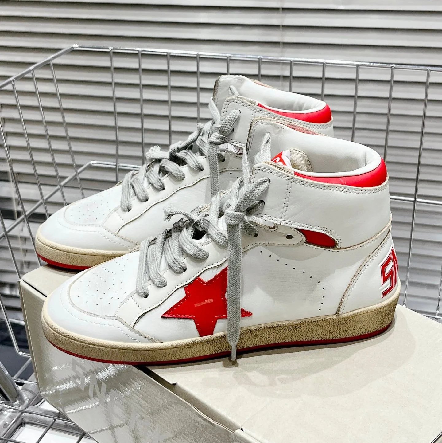 Golden Goose Sneakers Super-Star distressed star — Style 26