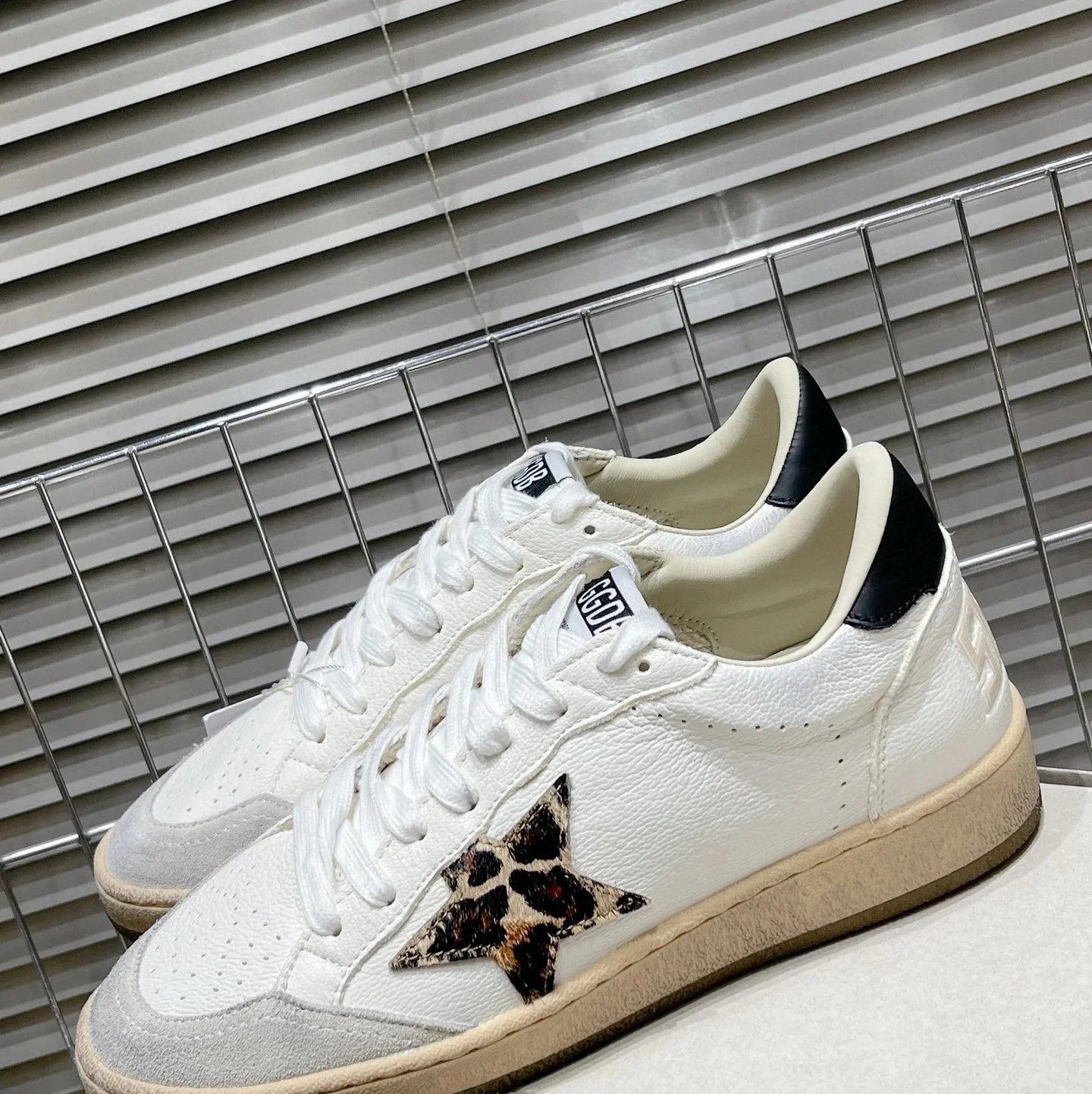 Golden Goose Sneakers Super-Star distressed star — Style 28