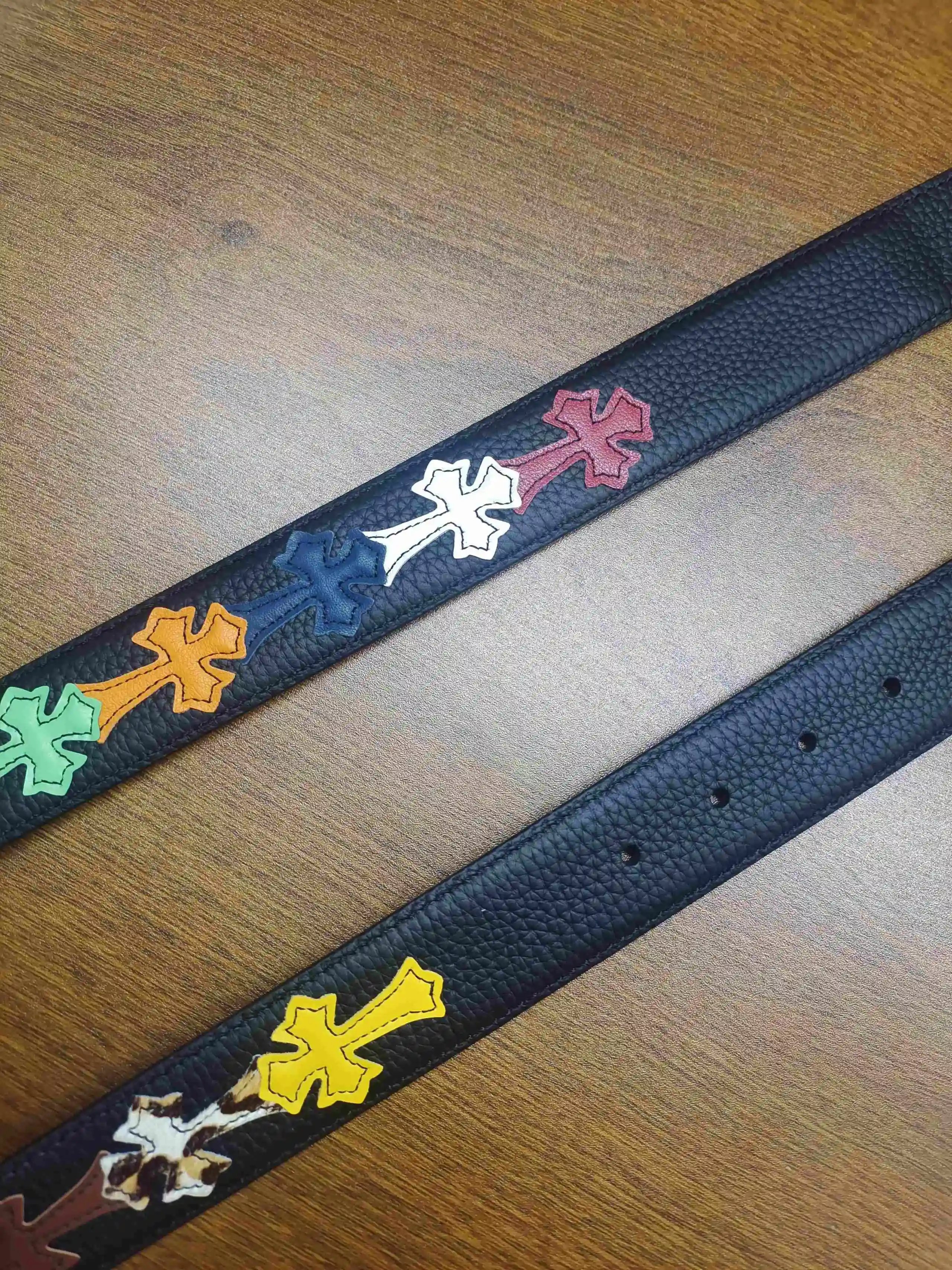 Colored leather with criss-crossed lychee pattern