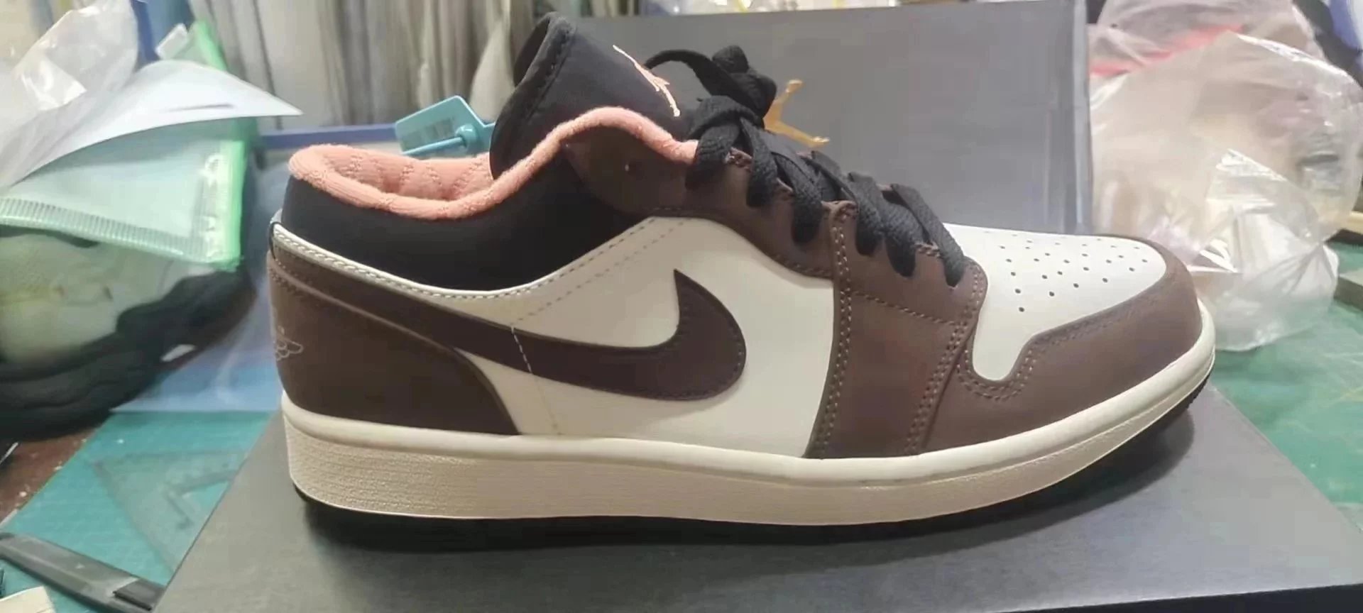 AJ1 low cut DC6991-200 white brown small mocha