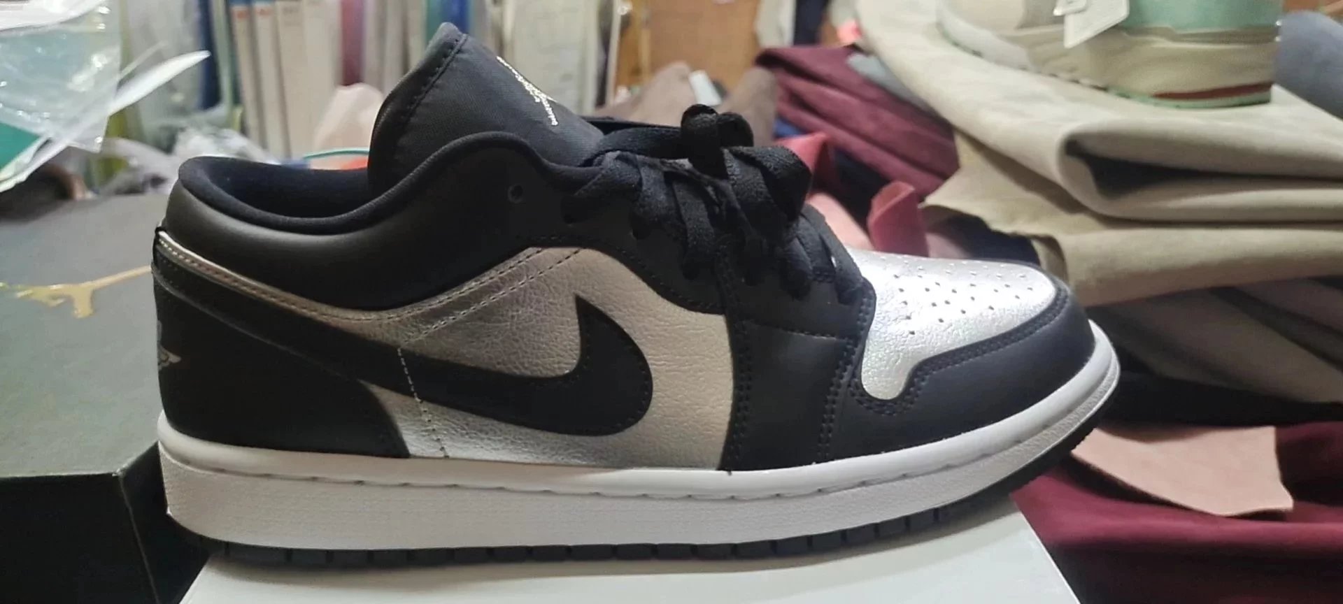 AJ1 low top DA5551-001 black silver