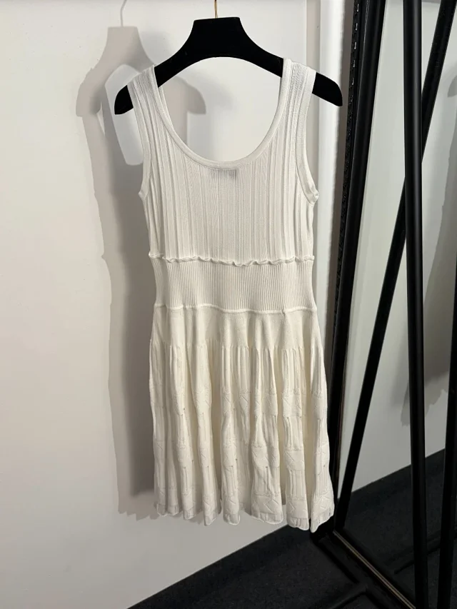 Chanel Dresses Sleeveless ribbed knit fit-and-flare dress with CC brooch product detail image 3