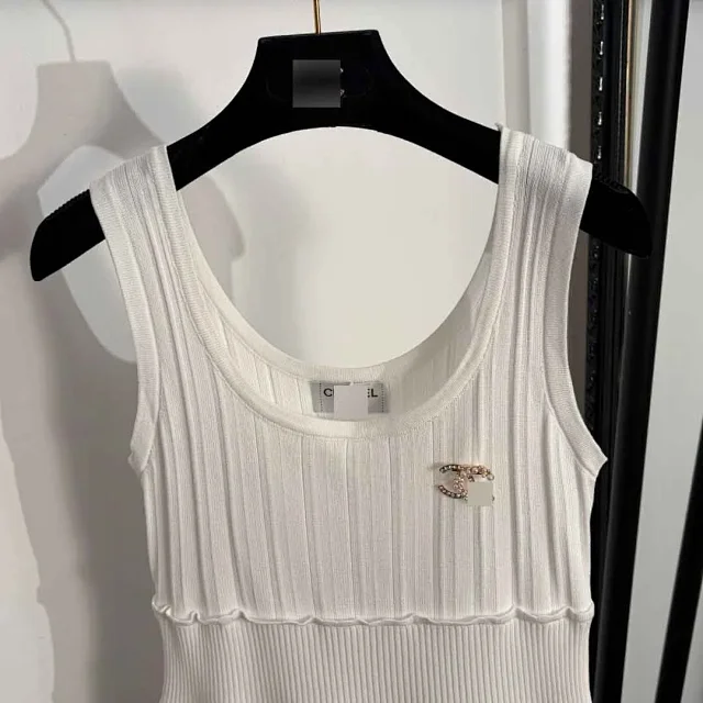Chanel Dresses Sleeveless ribbed knit fit-and-flare dress with CC brooch product detail image 4