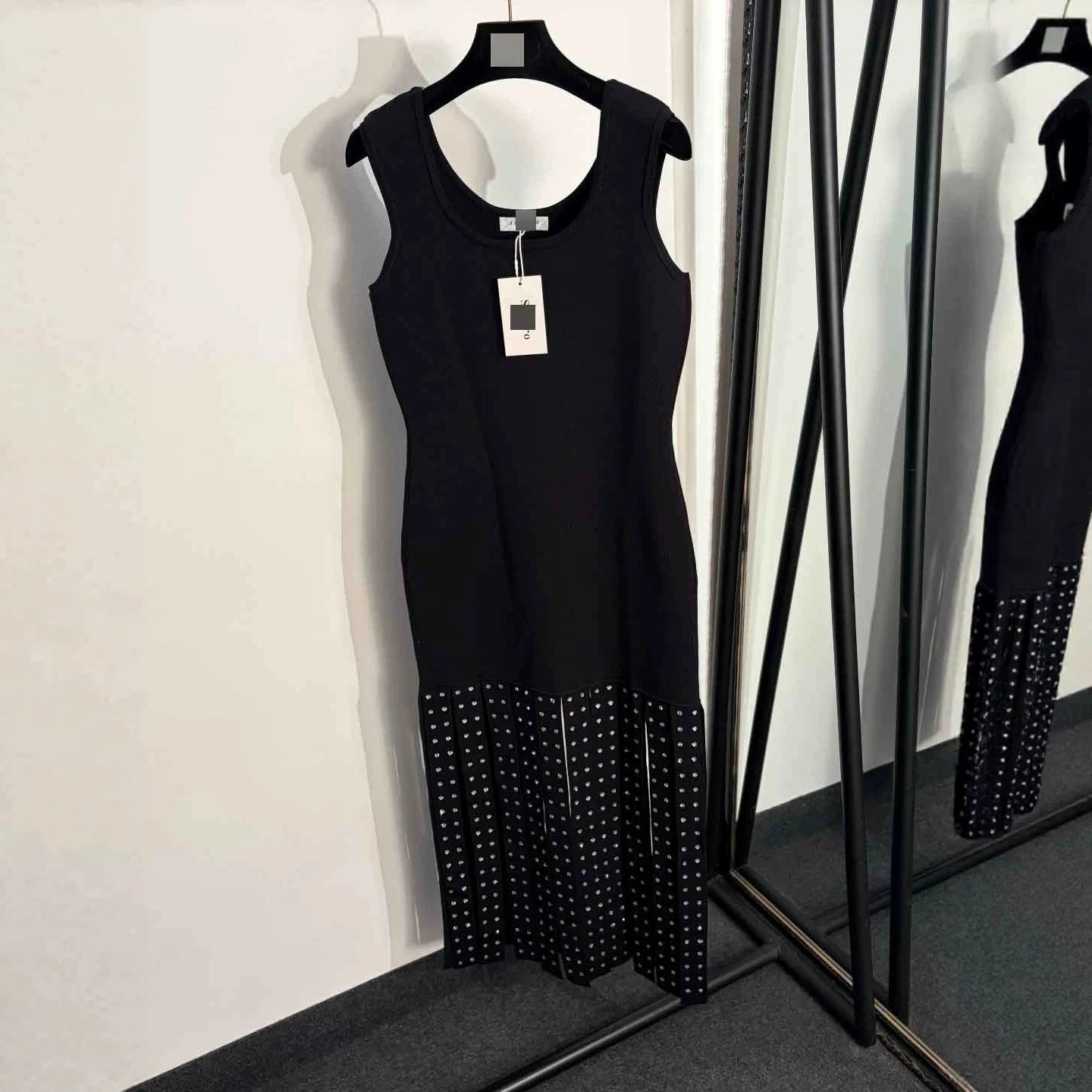Black Sleeveless Pol