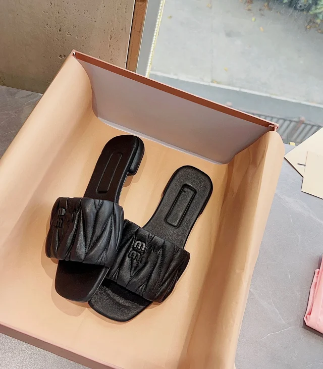 Miu Sandals Square-Toe Quilted Logo Slide product detail image 2