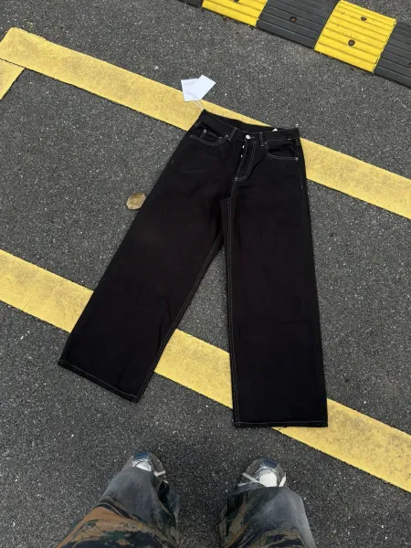 Design Black Wide-Leg Jeans with Contrasting Stitching Jeans - 17