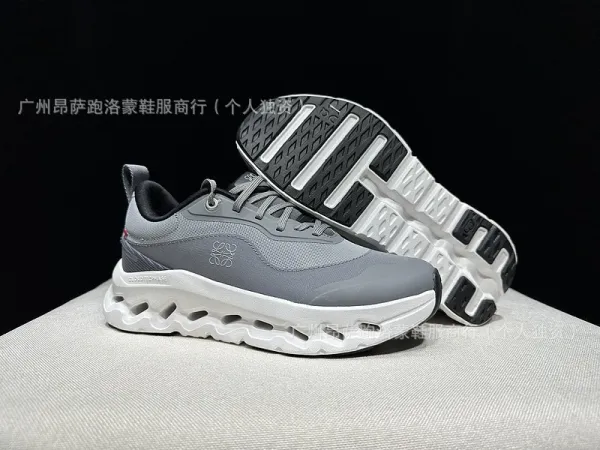 Loewe Runaway Sneakers White / Navy - 11