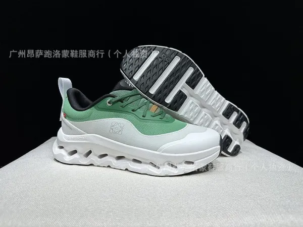 Loewe Runaway Sneakers White / Navy - 12