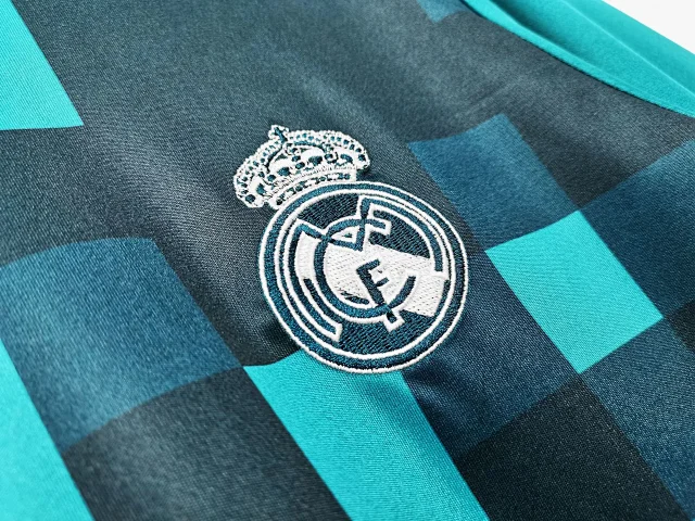 Real Madrid Football Jerseys 2017-18 Away Retro Jersey product detail image 17