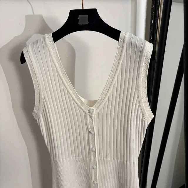 Unbranded Dresses Sleeveless V-Neck Ribbed Knit Button-Front Pleated Midi Dress product detail image 5