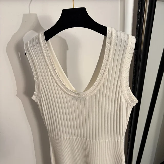 Unbranded Dresses Sleeveless V-Neck Ribbed Knit Button-Front Pleated Midi Dress product detail image 7