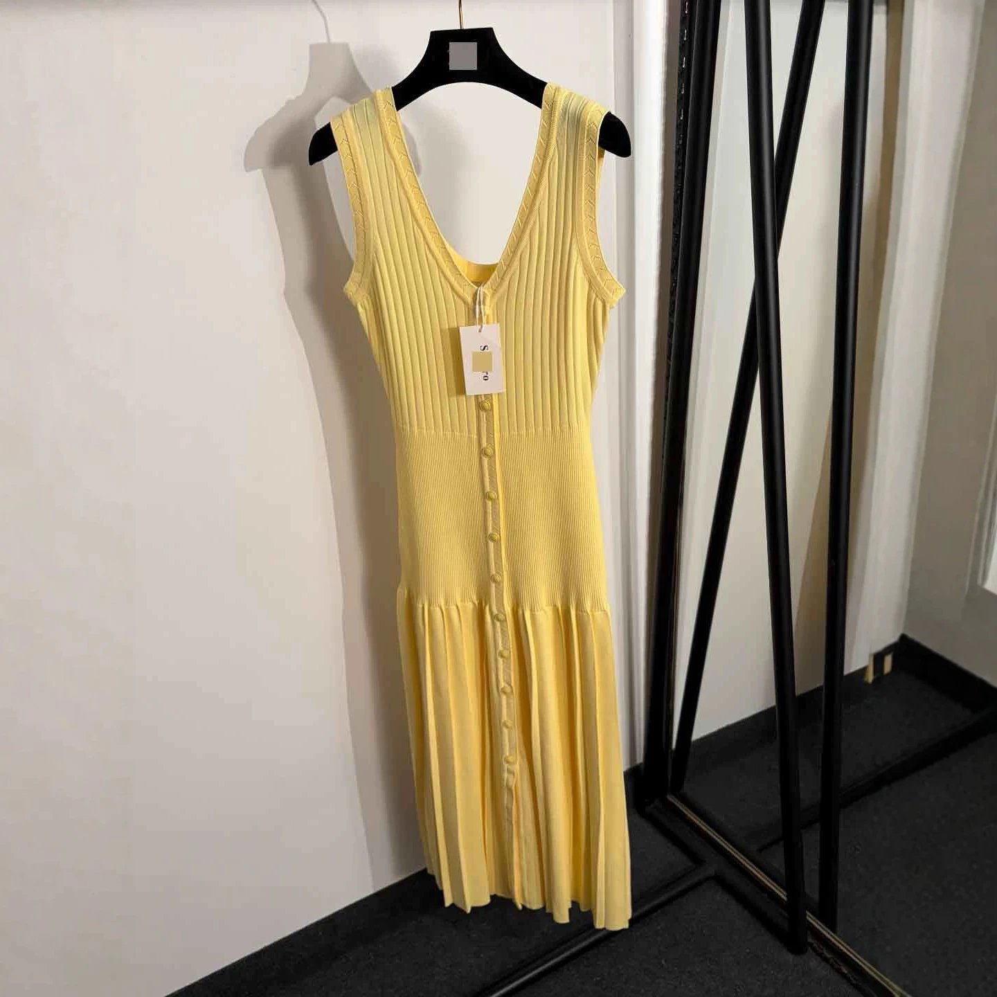 Yellow Ribbed Sleeve