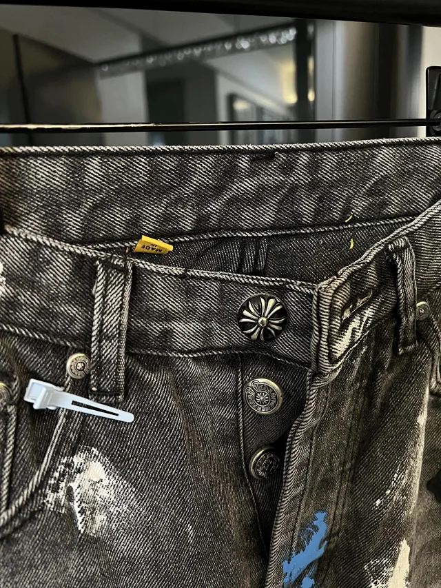 Unbranded Jeans Two-tone washed denim with multicolor cross appliqués and raw hems product detail image 8