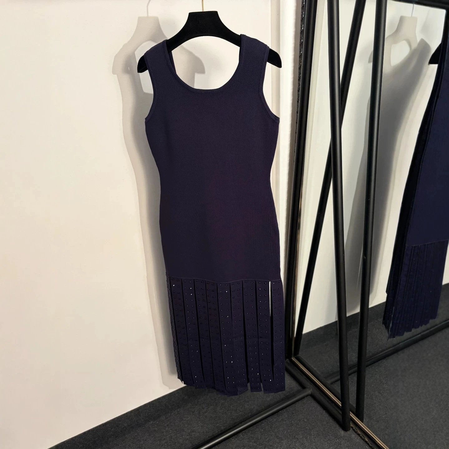 Unbranded Dresses Sleeveless Ribbed Knit Dress with Rhinestone Pleated Hem image 4