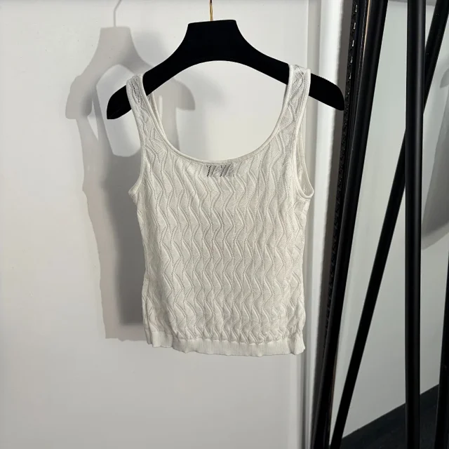 Chanel Knitwear Sleeveless knitted tank top with CC logo and zigzag texture product detail image 3