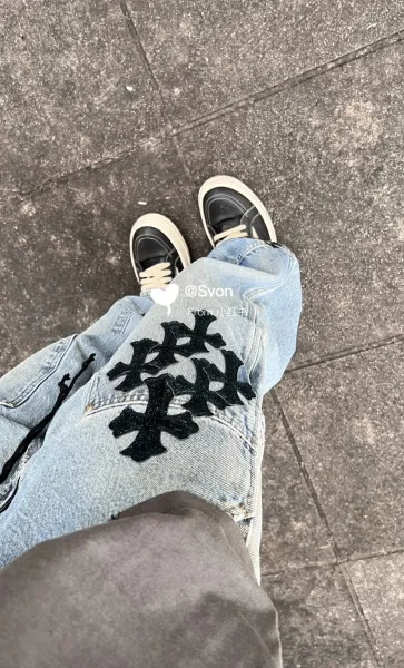 Chrome Hearts Cross-Embellished Cargo Jeans Light Wash - 10