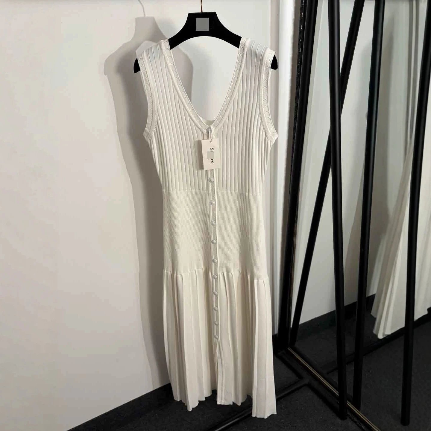 Unbranded Dresses Sleeveless V-Neck Ribbed Knit Button-Front Pleated Midi Dress image 2