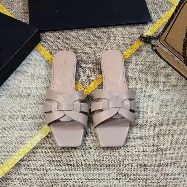 Design White Croc-Embossed Knotted Mule Sandals Slippers - 9