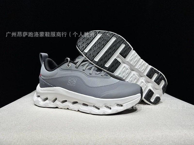 灰银色