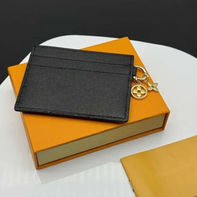 Louis Vuitton Wallets & Card Holders Monogram Keychain Holder product detail image 3