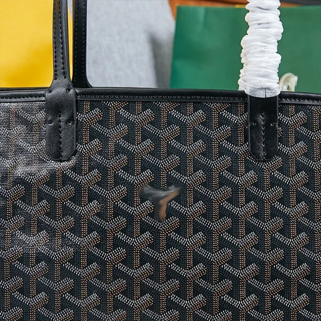 Unbranded Handbags Zippered Tote Bag with Geometric Pattern product detail image 4