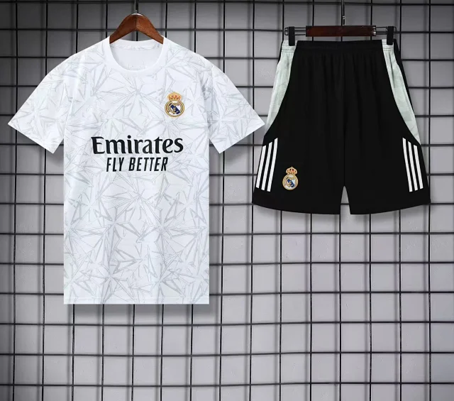 Real Madrid Tracksuits Short-Sleeve Football Training Shirt and Shorts Set product detail image 1