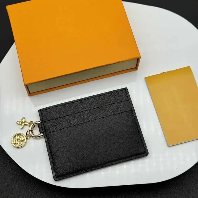 Louis Vuitton Wallets & Card Holders Monogram Keychain Holder product detail image 4
