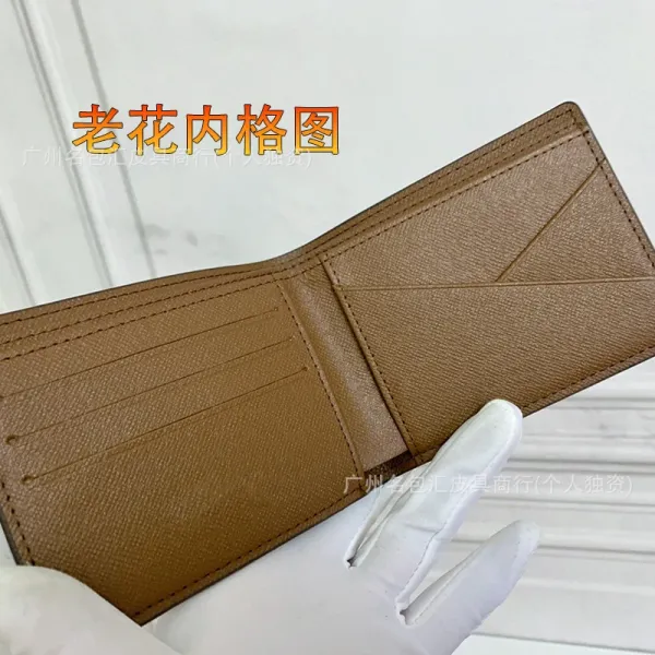 Design Floral Embossed Black Short Wallet - 4