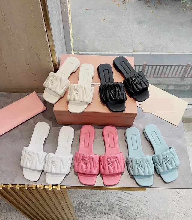Miu Sandals Square-Toe Quilted Logo Slide product detail image 1