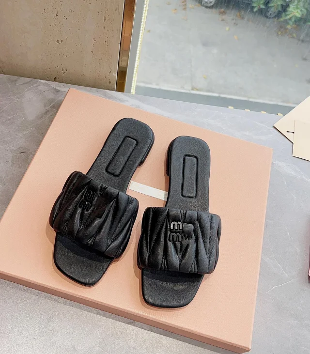 Miu Sandals Square-Toe Quilted Logo Slide product detail image 3
