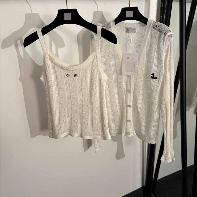 Chanel Matching Sets Openwork knit V-neck cardigan and camisole set product detail image 2