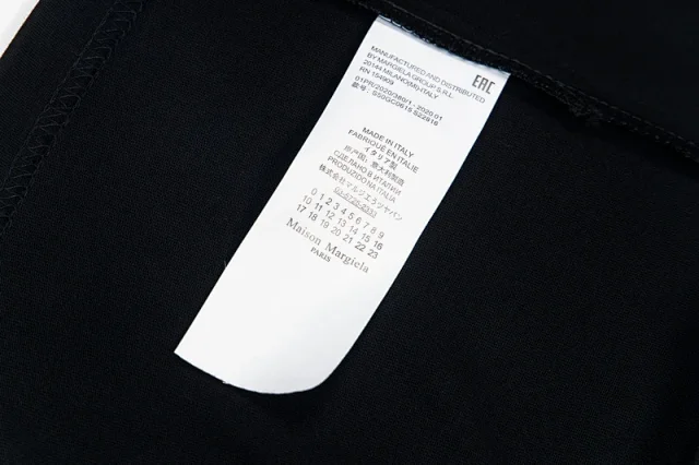 MM6 Maison Margiela T-Shirts Short-Sleeve Logo and Graphic Print product detail image 17