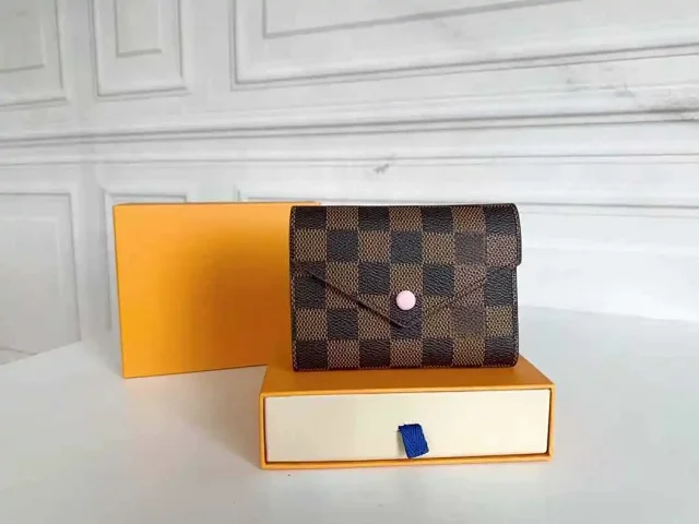 Unbranded Wallets & Card Holders Envelope flap snap wallet with checkerboard pattern product detail image 2
