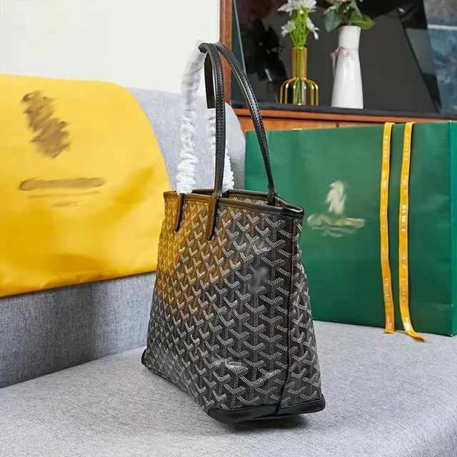 Unbranded Handbags Zippered Tote Bag with Geometric Pattern product detail image 2